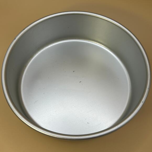 1 Wilton Performance Pans 6” x2” Round Aluminum Cake Pan Pre-owned - Picture 9 of 11